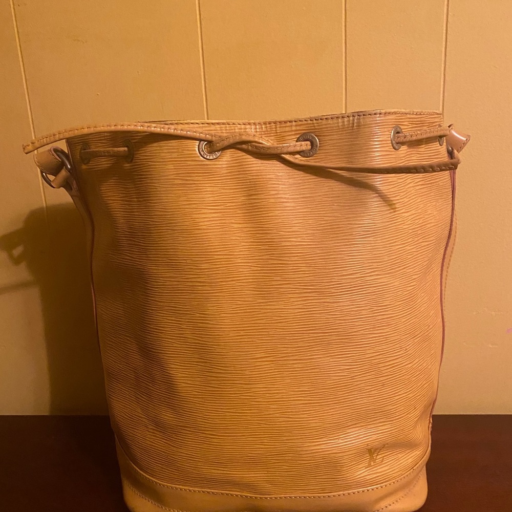 LV Epi Noe Large Yellow Bucket Bag